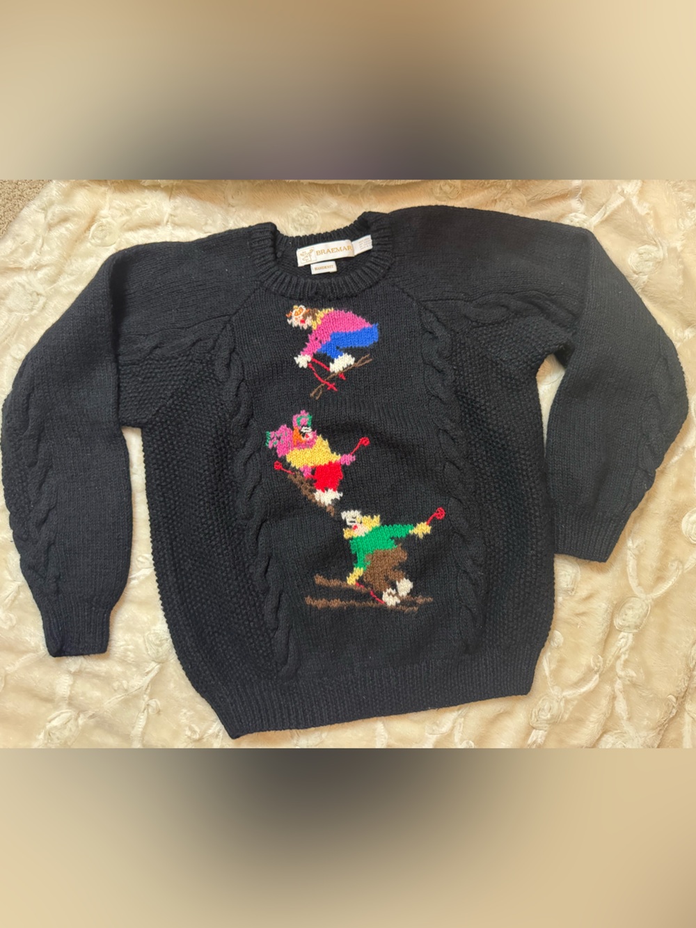 Vintage GUC Braemar Black Handknit Wool Sweater with Colorful Skiers